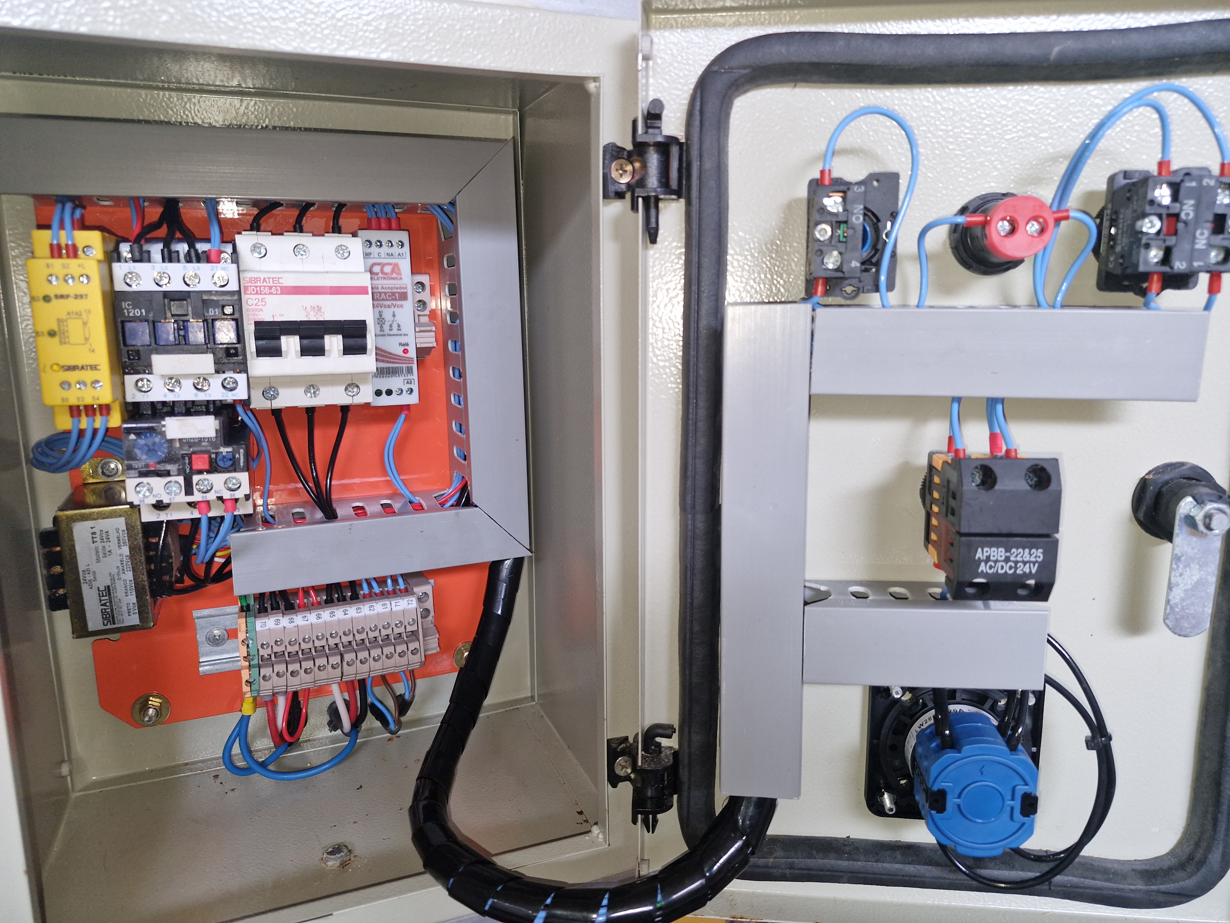 Quadro elétrico em execução